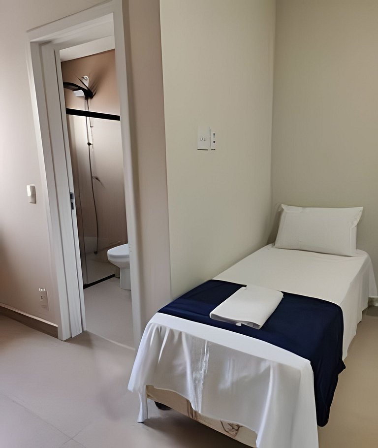 Casa NOVA c/ ar e tv em todos quartos e garagem