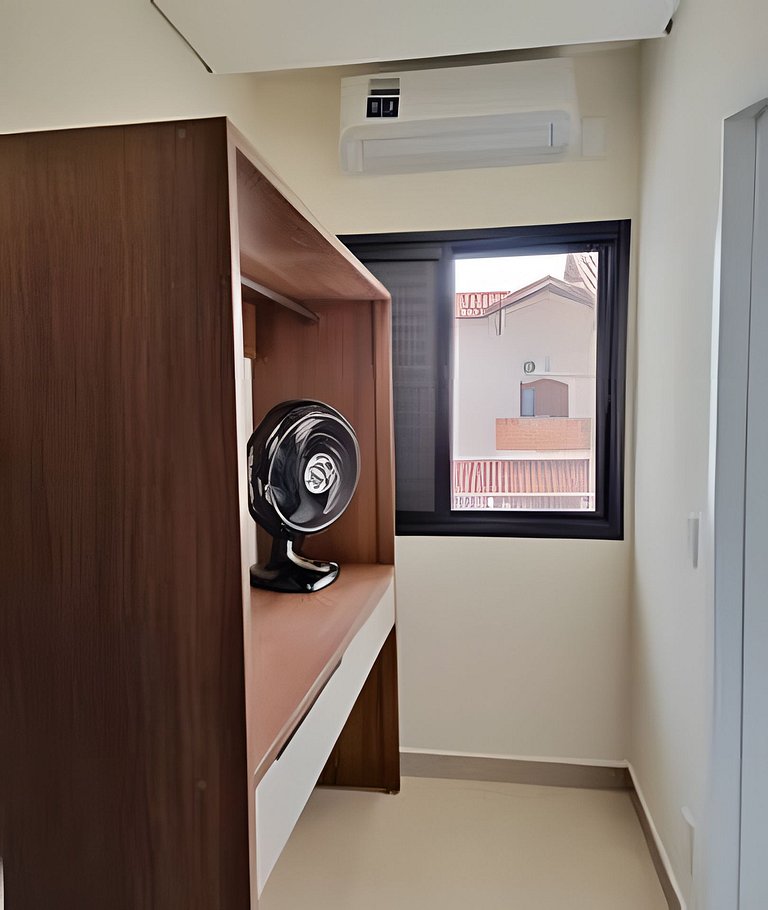 Casa NOVA c/ ar e tv em todos quartos e garagem