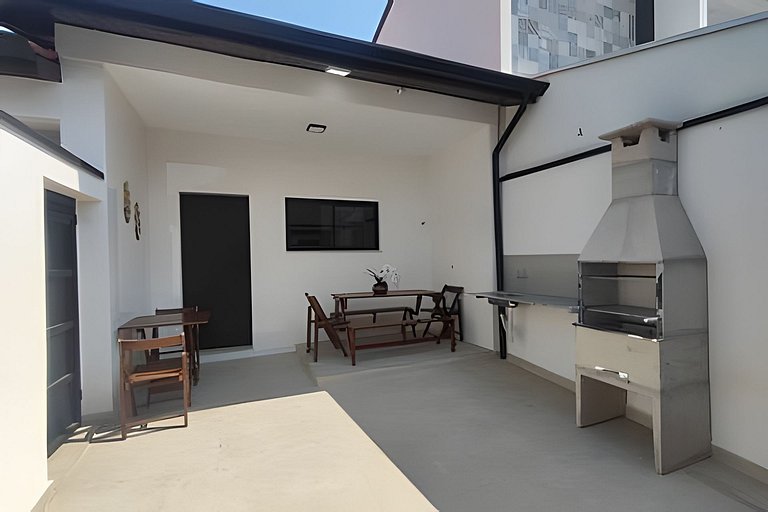 Casa NOVA c/ ar e tv em todos quartos e garagem