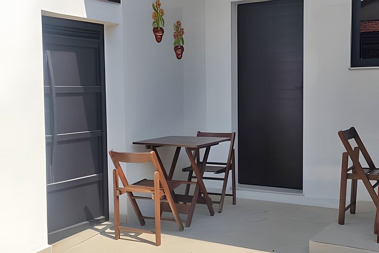 Casa NOVA c/ ar e tv em todos quartos e garagem