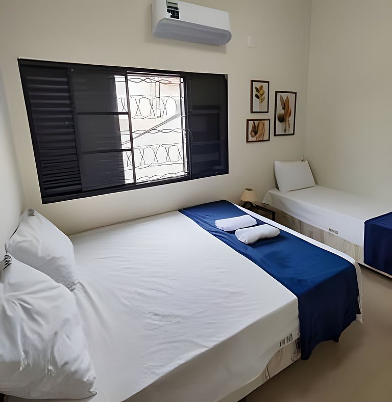 Casa NOVA c/ ar e tv em todos quartos e garagem