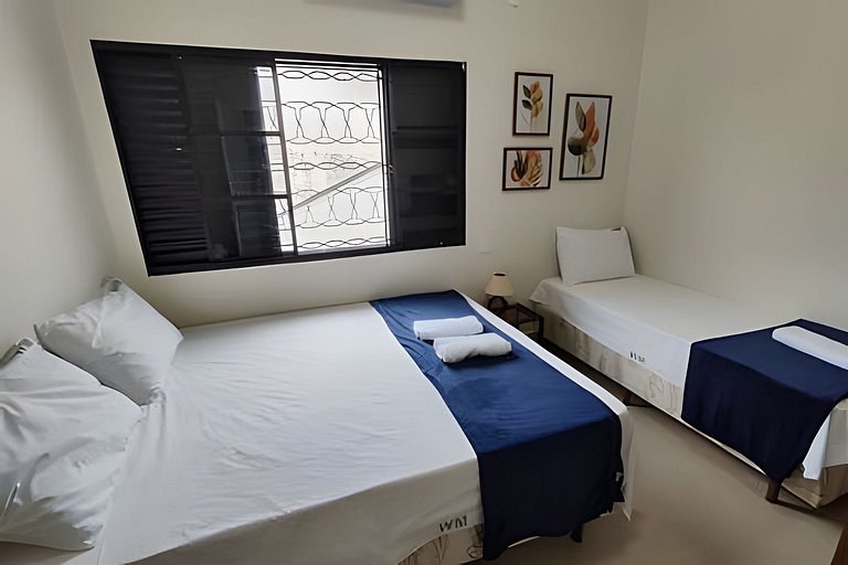 Casa NOVA c/ ar e tv em todos quartos e garagem