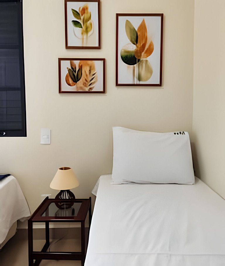 Casa NOVA c/ ar e tv em todos quartos e garagem