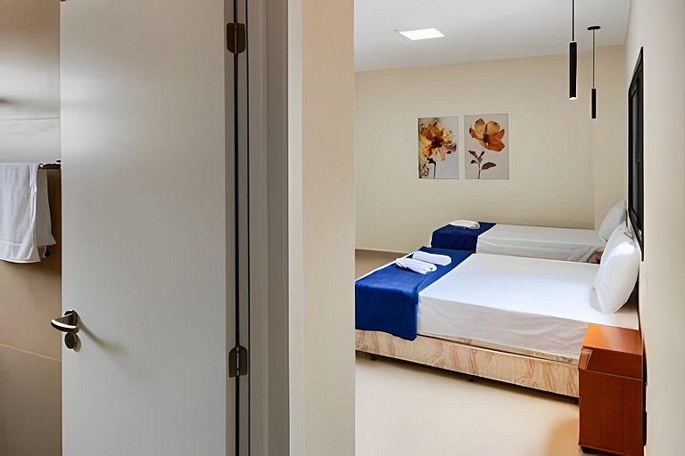 Casa NOVA c/ ar e tv em todos quartos e garagem