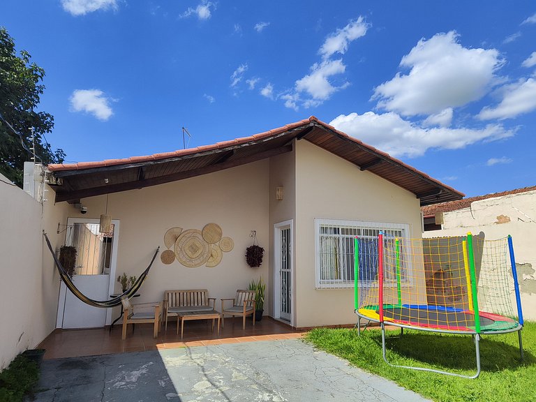 Casa familiar 2 qts, próx. ao Santuário Nacional