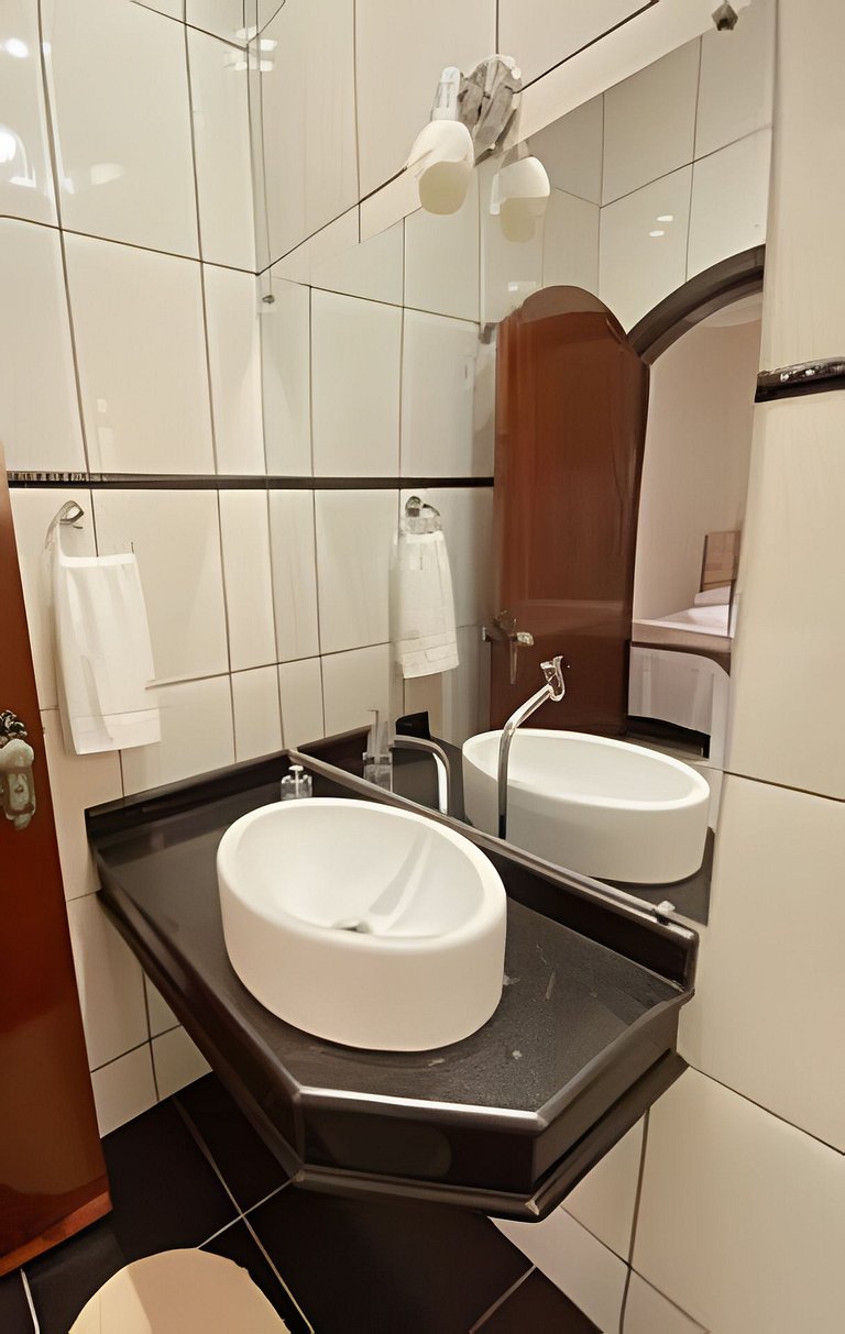 apto térreo a pé ao santuário 3 qts ar e garagem