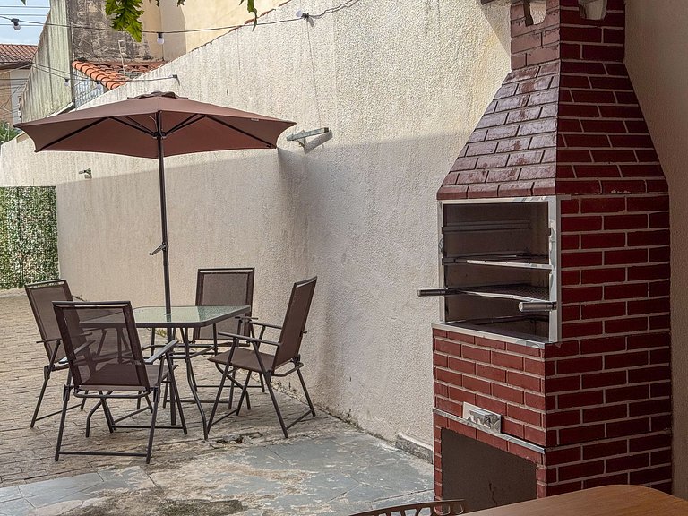 Casa ampla com 3 quartos e ar-cond