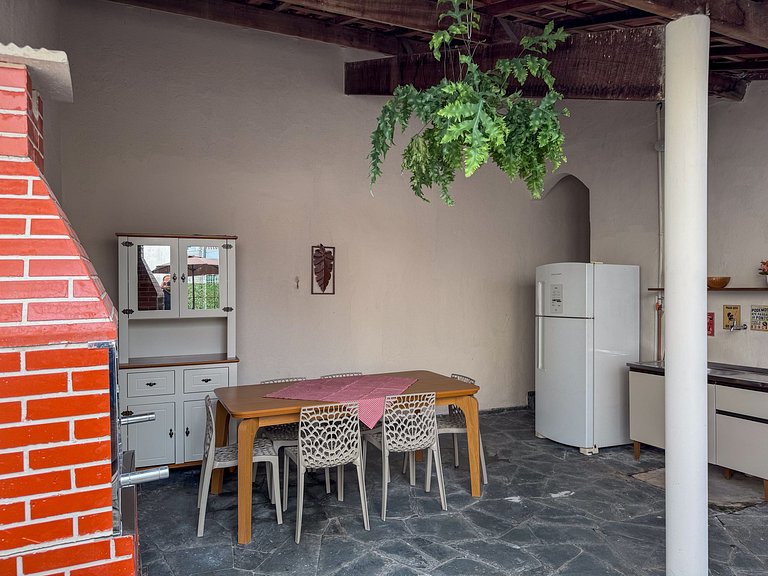 Casa ampla com 3 quartos e ar-cond