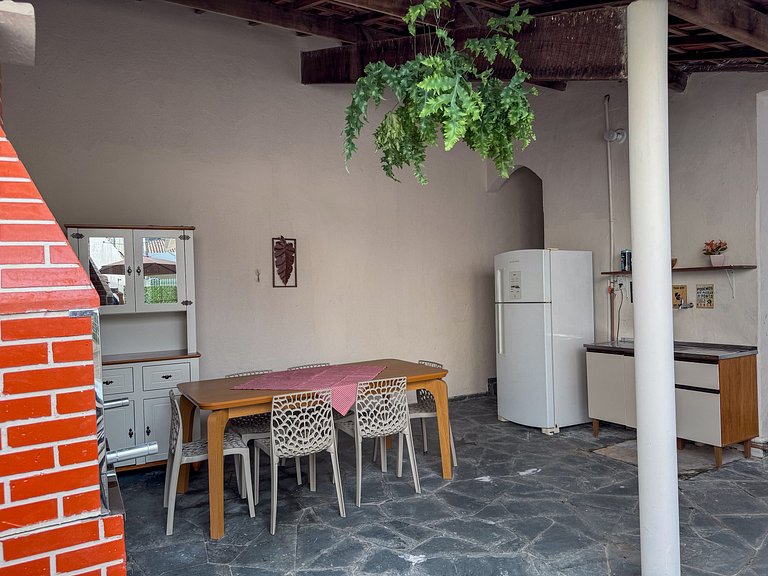 Casa ampla com 3 quartos e ar-cond