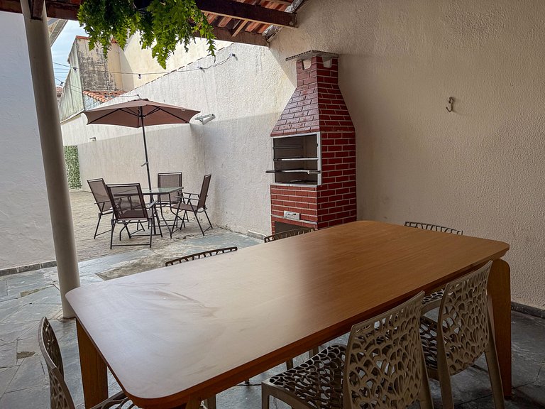 Casa ampla com 3 quartos e ar-cond