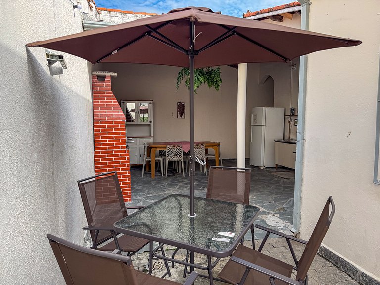 Casa ampla com 3 quartos e ar-cond