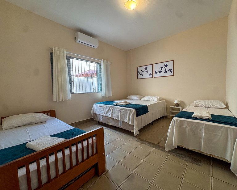 Casa ampla com 3 quartos e ar-cond