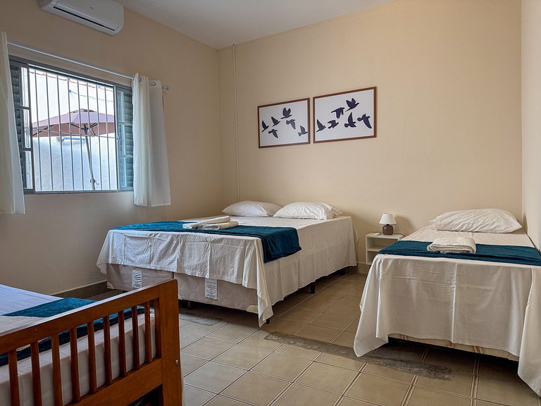 Casa ampla com 3 quartos e ar-cond