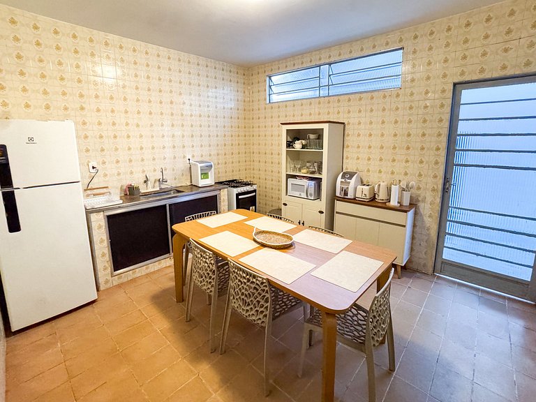 Casa ampla com 3 quartos e ar-cond