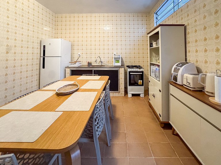 Casa ampla com 3 quartos e ar-cond