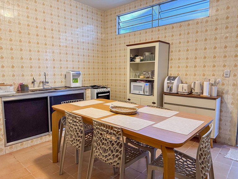 Casa ampla com 3 quartos e ar-cond