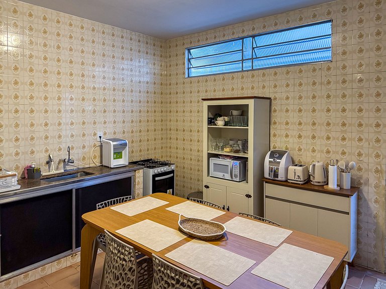 Casa ampla com 3 quartos e ar-cond